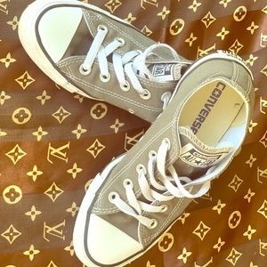 Converse All Star Sneakers Women’s 5 Worn Once!